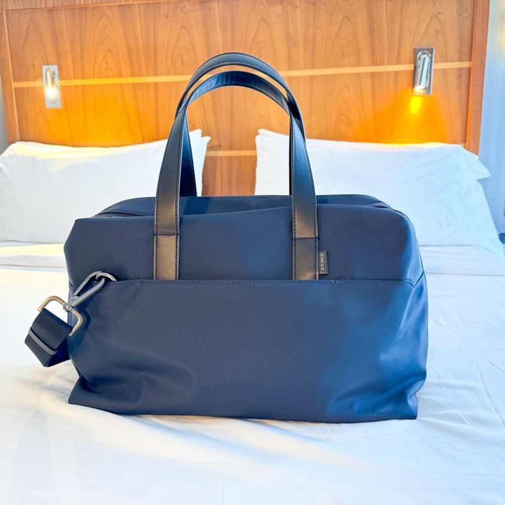 Away Everywhere Bag. Excellent condition. Navy Blue.